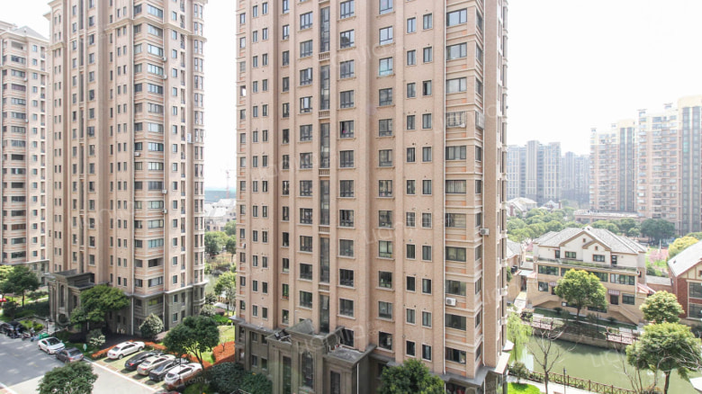 东方冠郡 2室2厅 1800元