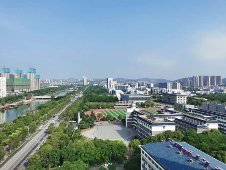 铜山新区楚河边财富湾精装三室自装暖气风景视野很好