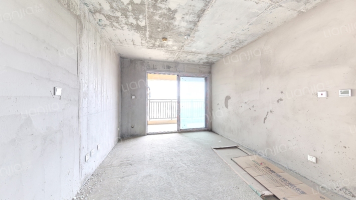 绿地峰辉二期二手房实景图