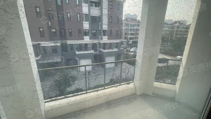 上海之春二期 一楼带大院子 123排屋 随时看房-阳台
