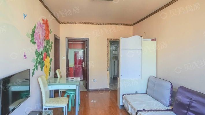 喀什东路和兴嘉园55平方米单身公寓低价销售-客厅