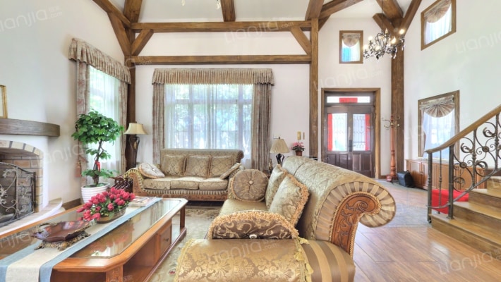 天马高尔夫别墅二手房实景图