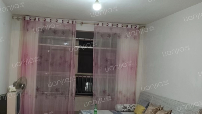 青岛世纪华庭二手房实景图