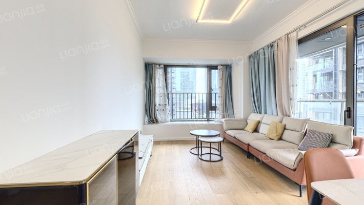 颐湾府二手房实景图