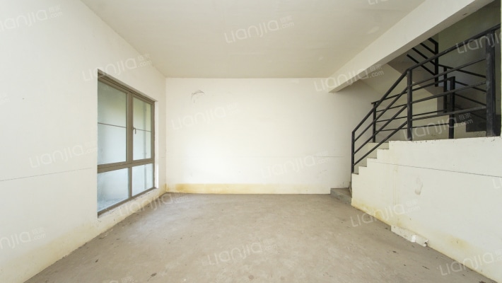 庆隆南山高尔夫国际社区荟澜山二手房实景图