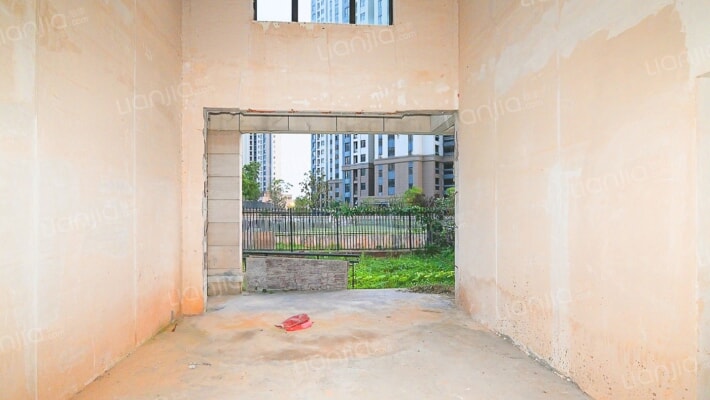 保利半山温泉谷二手房实景图