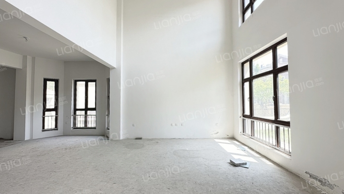 保利水韵长滩五期和墅二手房实景图