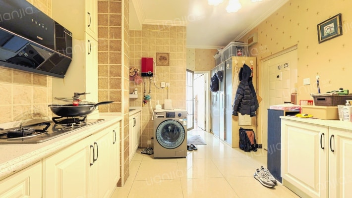 体育馆路12号二手房实景图