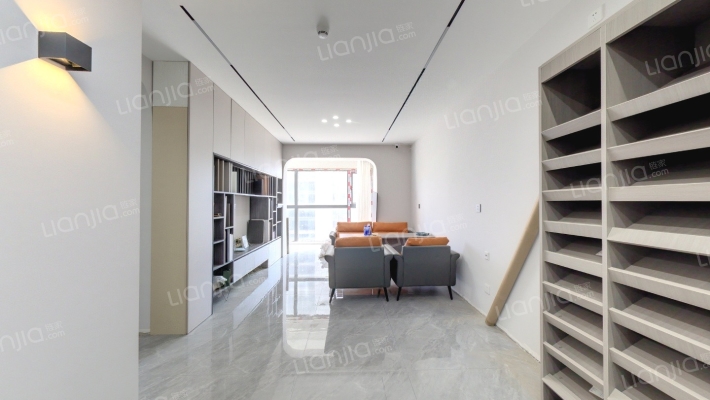 亚新美好书苑二手房实景图