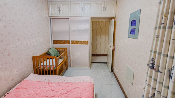 新河湾一期，户型规整，精装修两室，业主诚心出售-卧室B