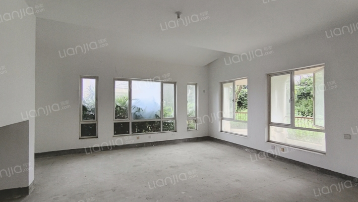 东方高尔夫别墅二-三期二手房实景图