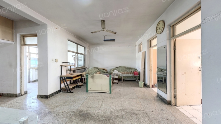 职教中心宿舍二手房实景图