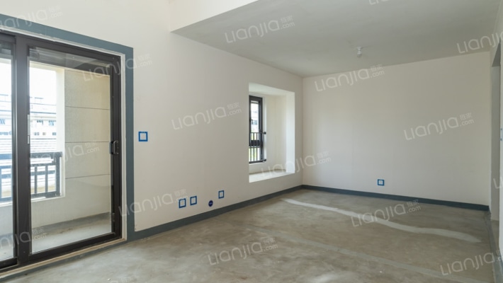 融创银城滴翠园北区二手房实景图