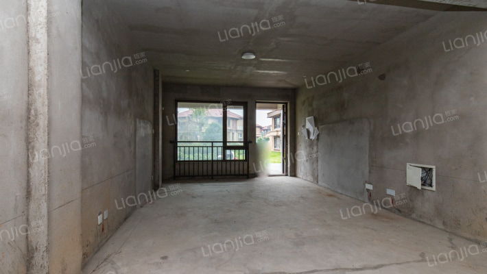 东方丽晶花苑二手房实景图