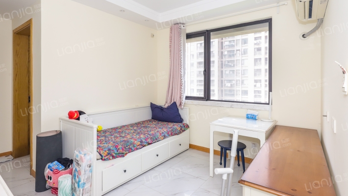 中环国际公寓(二期)二手房实景图