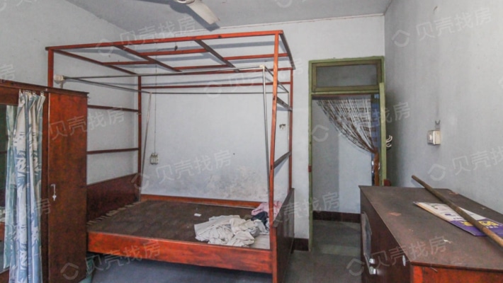 此房4室2厅2卫，交通便利 小区环境干净舒适 适合居住-卧室C