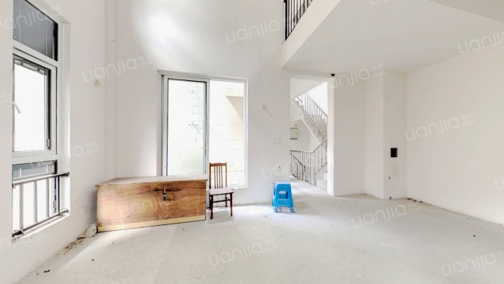 中航樾公馆二手房实景图