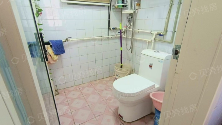 连云港港务局西园生活区，两室简单装修，看房方便-卫生间