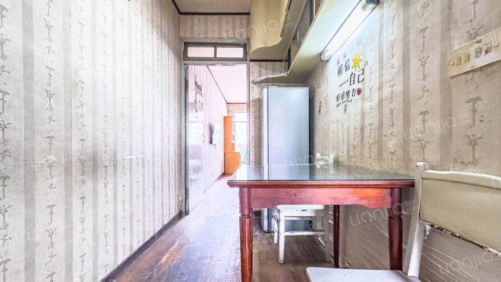 斜土路2200弄二手房实景图
