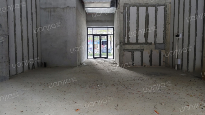 迎宾路233号二手房实景图