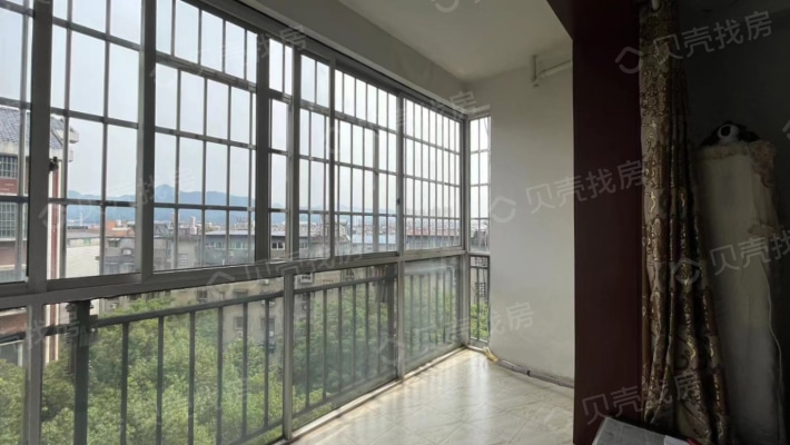 景翰文城复式楼出售；精装修6室，带30平米露台-阳台