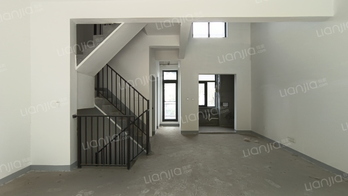 万科民安三度湖山二手房实景图