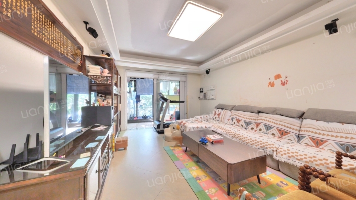 新天地河滨花园二手房实景图