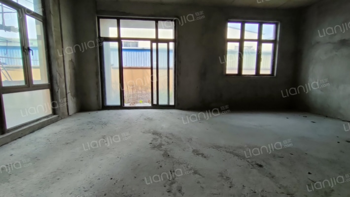 江畔豪庭二手房实景图