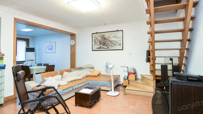 淞兴路305弄二手房实景图