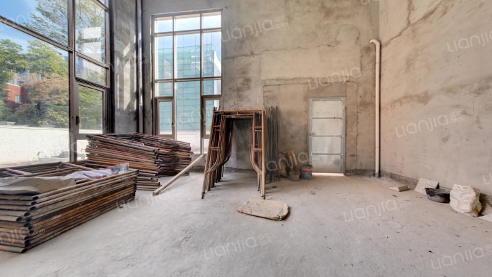 依云水岸四期二手房实景图