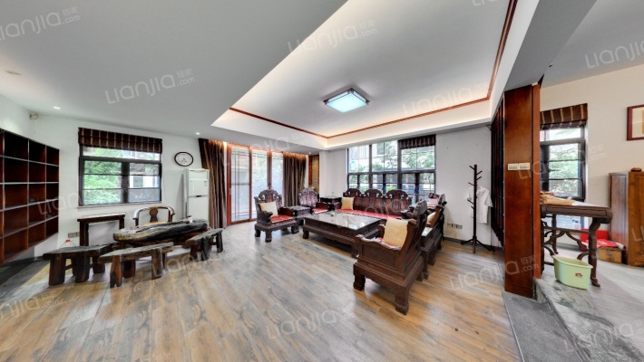 保利紫山班芙花园一期别墅二手房实景图