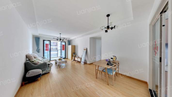 荷岸晓风二手房实景图