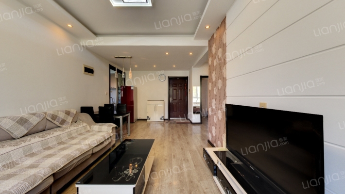 沿海鉴筑二手房实景图