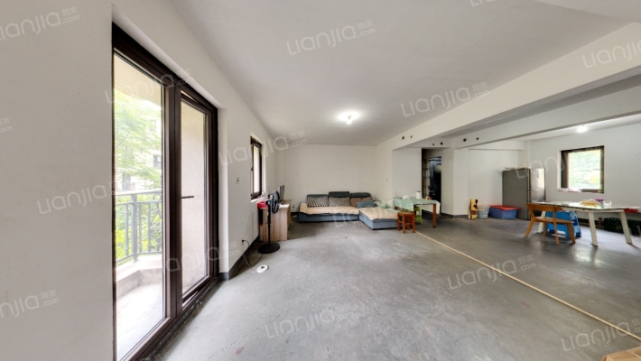 德信中外公寓二手房实景图