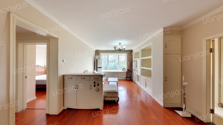 燕莎后二手房实景图