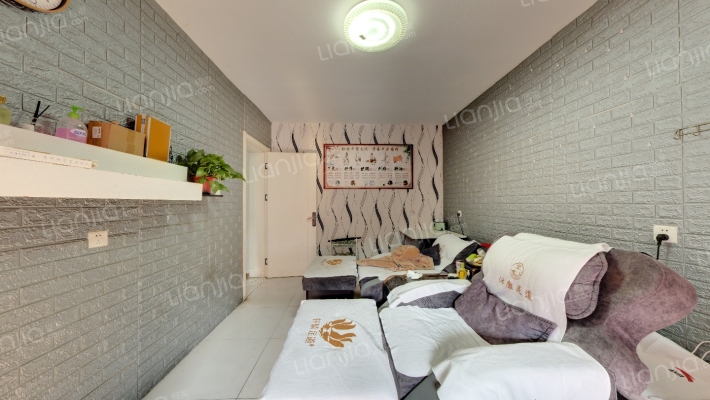 弓背街24号院二手房实景图