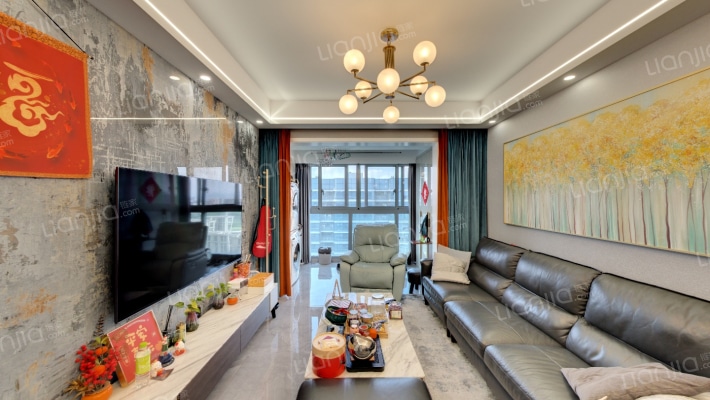 融信孔雀蓝郡二手房实景图