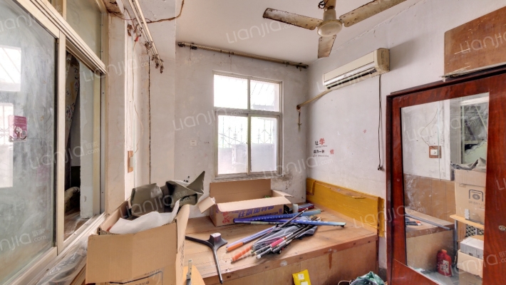 纺织品家属院二手房实景图