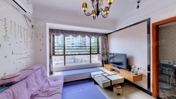 嘉年华府二手房实景图