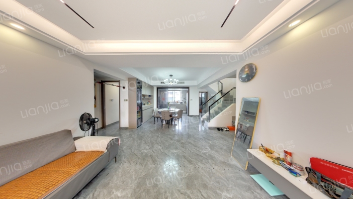 藕花洲大街西段623号二手房实景图