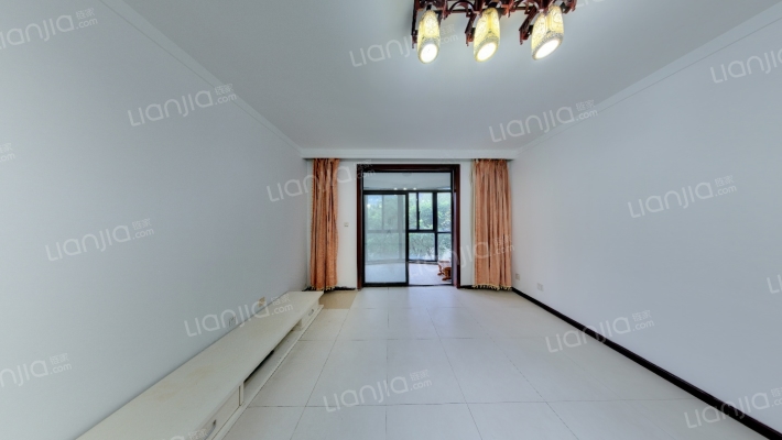 龙泊圣地澜岸二手房实景图