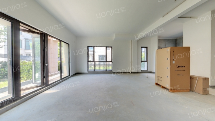 绿地海珀宫爵二手房实景图