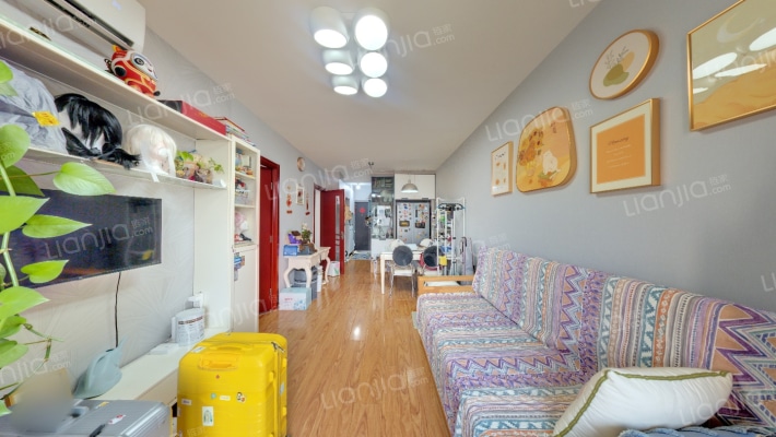 世华龙樾一期西区二手房实景图