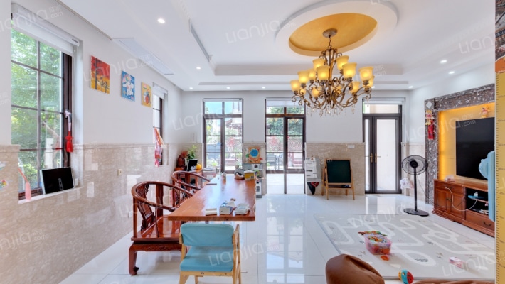 旭辉芭堤兰湾二手房实景图