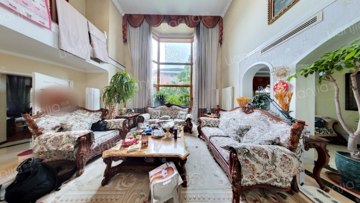 龙城花园中八区二手房实景图