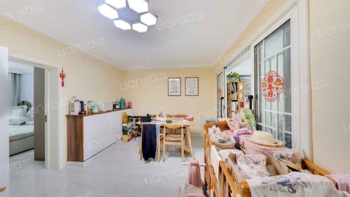 拥警街二手房实景图