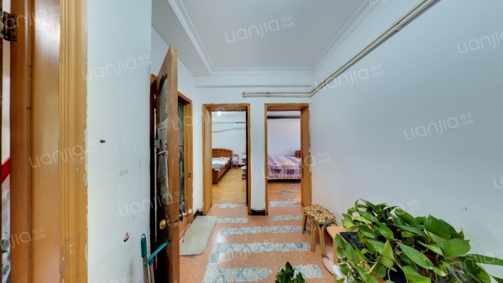 律纬路35号二手房实景图