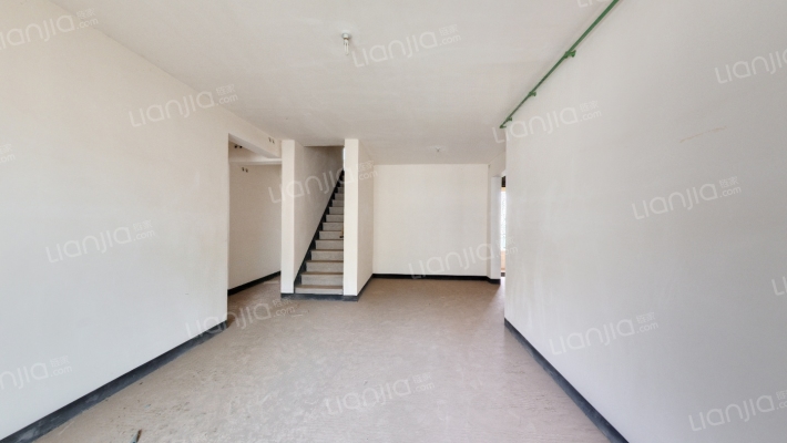 融创爱丽舍庄园二手房实景图