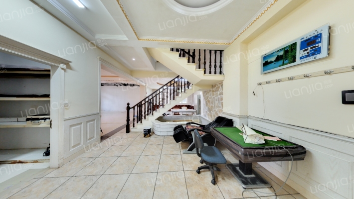 万国别墅二手房实景图