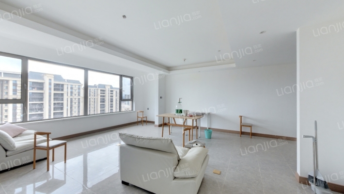 绿地新里奥赛公馆二手房实景图